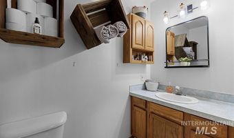 204 W Kerby St, Cascade, ID 83611