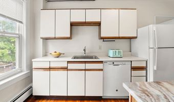 730 Hale St 3R, Beverly, MA 01915