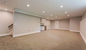 2 Bluemead Farm Ln, Barrington, RI 02806
