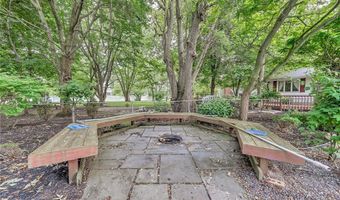 8 Countryside Ct, Amherst, NY 14221