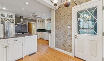 914 Ash St, Baraboo, WI 53913