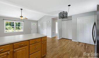76 Selwyn Rd, Asheville, NC 28806
