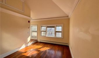 22 Mount Vernon St C, Newport, RI 02840