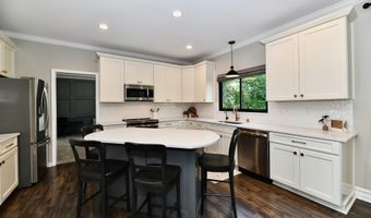1852 Valleywood Dr, Avon, IN 46123