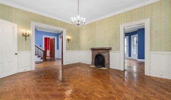 36 Ayrault St, Newport, RI 02840