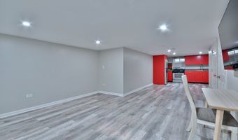 511 W BYRON Ave, Addison, IL 60101