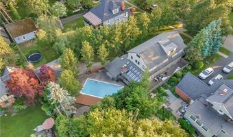 49 Burbank Dr, Amherst, NY 14226