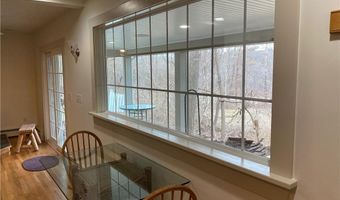 32 Wilbur Rd, Lincoln, RI 02865