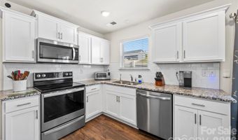 2 Chambers Garden Dr, Arden, NC 28704