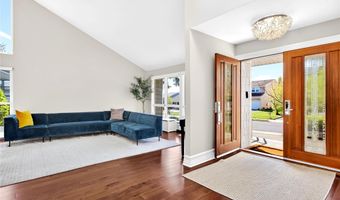 2 Crest Hollow Ln, Albertson, NY 11507