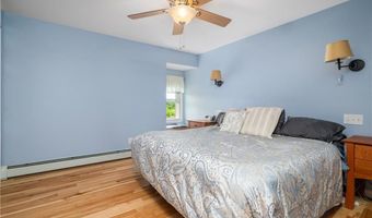 18 Valley Stream Dr, Cumberland, RI 02864