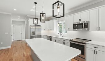 13 Kenwood Cir, Bloomfield, CT 06002