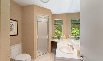125 Woodruff Ave, Narragansett, RI 02882