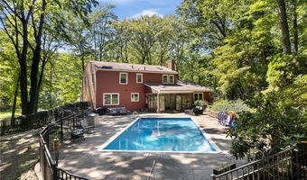 925 Sandin Rd, Akron, OH 44333