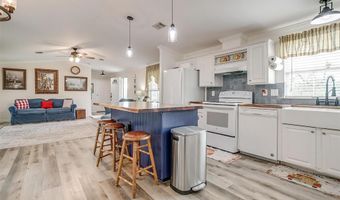 421 Red Bluff Cir, Millsap, TX 76066