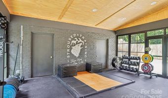 6038 Old Providence Rd, Charlotte, NC 28226
