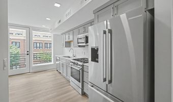701 N HENRY St 306, Alexandria, VA 22314