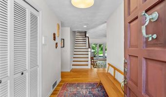 6 North Ln, Barrington, RI 02806