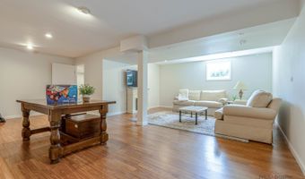 22205 W PINEVIEW Dr, Antioch, IL 60002