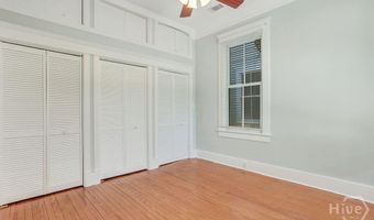 17 E 33rd St, Savannah, GA 31401