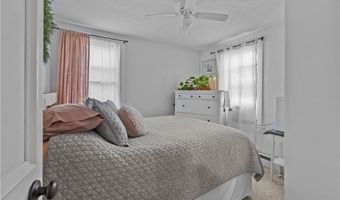 28 Young St, Newport, RI 02840