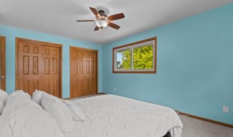 1330 N BRIARCLIFF Dr, Appleton, WI 54915