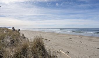 8755 LAKE St, Rockaway Beach, OR 97136