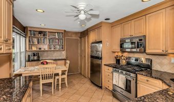 4 Victoria Dr, Amityville, NY 11701