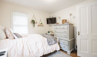 12 Clarendon St, Albion, NY 14411