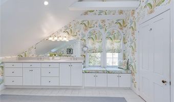 83 John St, Newport, RI 02840