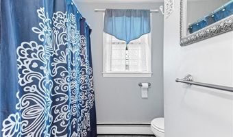 3 Jones Ave, Bristol, RI 02809