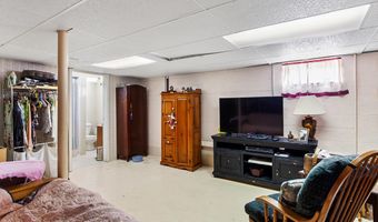 916 Hillcrest Dr, Adrian, MI 49221