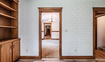 4 Pineway Dr, Auburn, ME 04210