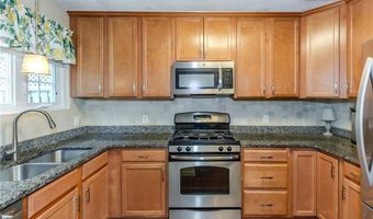 25 Venturi Grn A, North Providence, RI 02904
