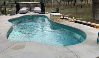 828 Shady Grv, Adkins, TX 78101