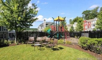 12 Putnam Ln, Danbury, CT 06810