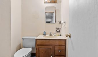 40 Elm St, Beachwood, NJ 08722