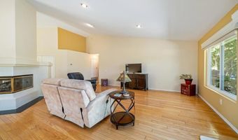 610 Creekside Ave, Oceanside, CA 92057