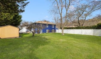 9 Valley Dr, Bristol, RI 02809