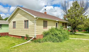 308 4th St SW, Bowman, ND 58623