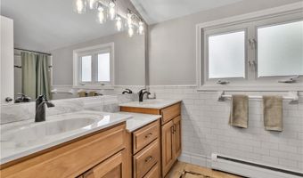 21 Tee Ct, Amherst, NY 14221