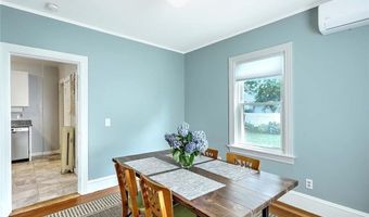 15 Wollaston St, Cranston, RI 02910