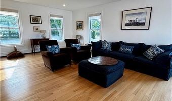 433 Wolcott Ave, Middletown, RI 02842
