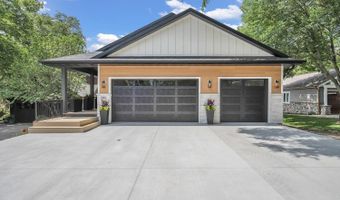 2707 1st St, Arnolds Park, IA 51331