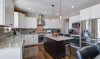 705 N Kaspar Ave, Arlington Heights, IL 60004