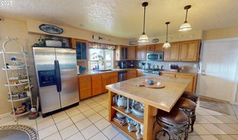 814 PARADISE Ln, Brookings, OR 97415