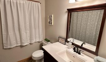 300 Kellogg Ln, Auburn, KS 66402