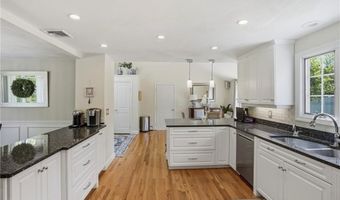 34 Brooks Farm Dr, Bristol, RI 02809
