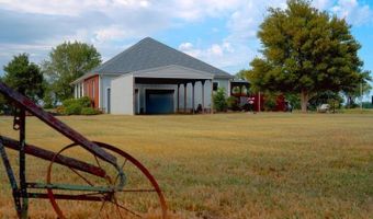 1011 12000 Rd, Altamont, KS 67330
