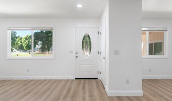 2445 Toyon St, Anderson, CA 96007